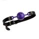F61409 Кляп з екошкіри Loveshop Latex BREATHABLE BALL Gag PURPLE, Черный/Фиолетовый, Регульований - зображення 1
