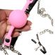 Кляп із затискачами на соски DS Fetish Locking gag with nipple clamps black/pink - зображення 2
